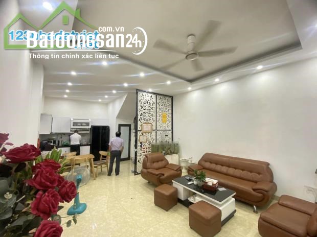 BÁN NHÀ KHÂM THIÊN ,NHÀ MỚI ở ngay, SẦM UẤT 40M2 5 TẦNG 5 TỶ