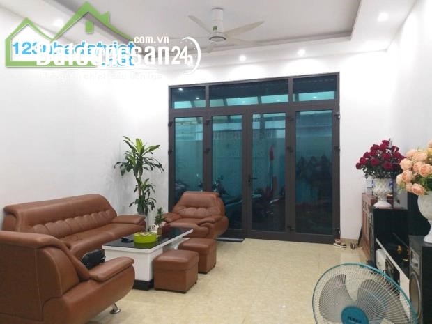 BÁN NHÀ KHÂM THIÊN ,NHÀ MỚI ở ngay, SẦM UẤT 40M2 5 TẦNG 5 TỶ