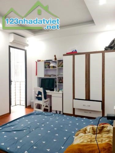BÁN NHÀ KHÂM THIÊN ,NHÀ MỚI ở ngay, SẦM UẤT 40M2 5 TẦNG 5 TỶ