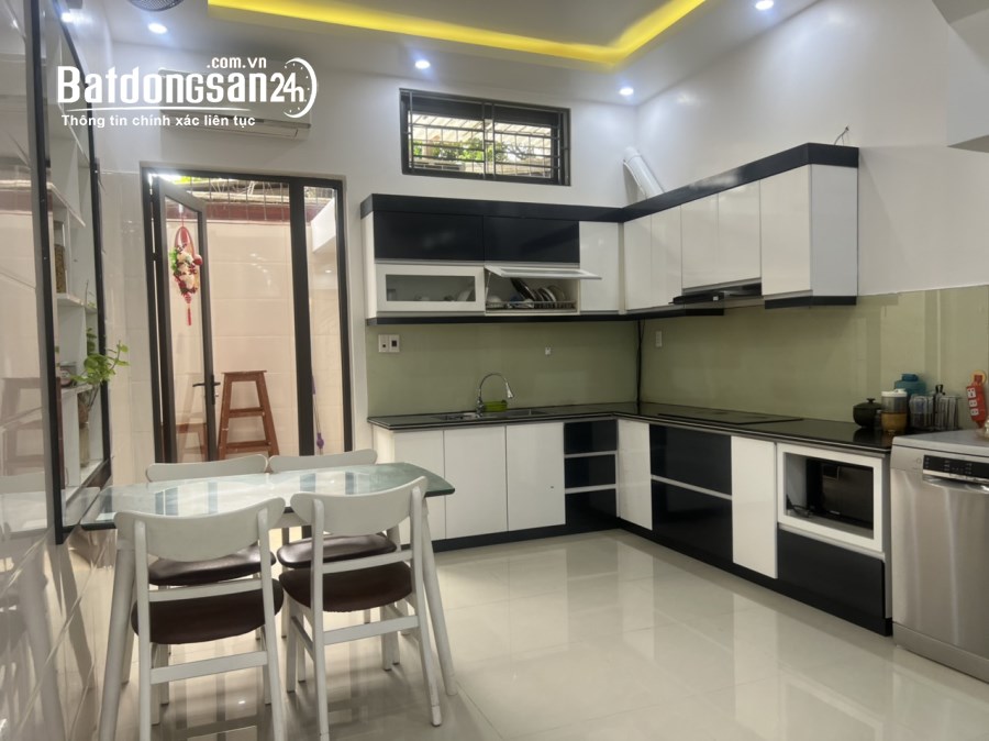 Bán nhà 3 tầng mặt ngõ TRẠI LẺ