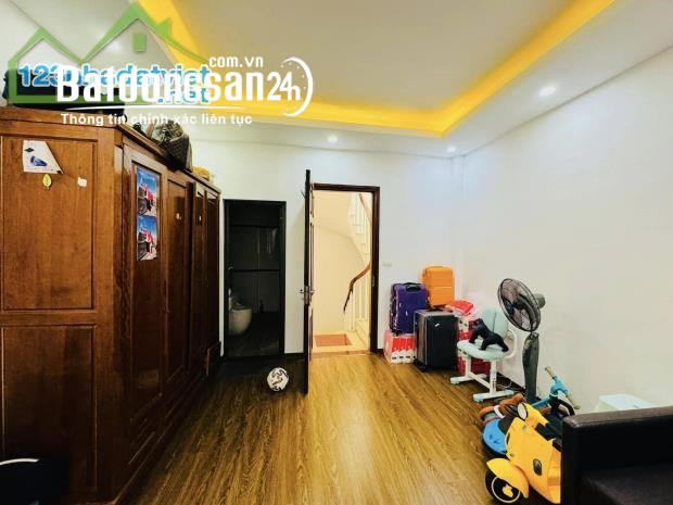 BÁN NHÀ TÔN ĐỨC THẮNG ,NHÀ MỚI Ở NGAY, SẦM UẤT 40M2 5 TẦNG 5 TỶ