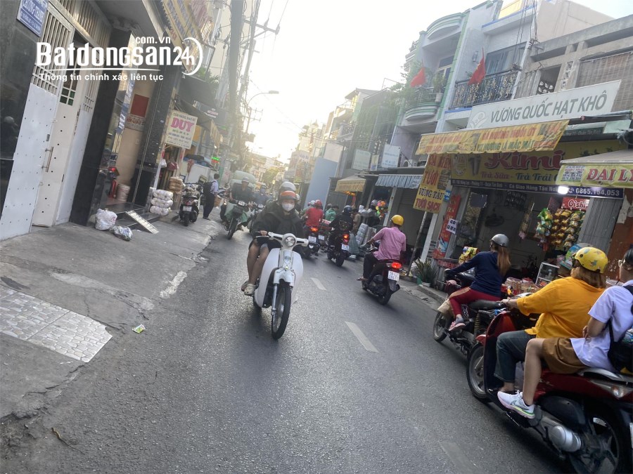 Bán nhà mặt tiền Tân Bình, gần ngã tư Bảy Hiền, ngang gần 6m; 70m2