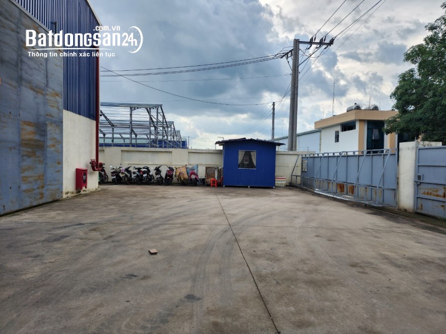 Cho thuê nhà xưởng khuôn viên 3.600 m2 tại CCN Tân Uyên, Bình Dương.