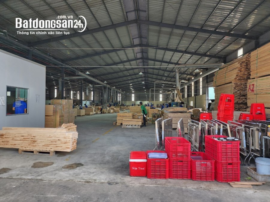 Cho thuê nhà xưởng khuôn viên 3.600 m2 tại CCN Tân Uyên, Bình Dương.