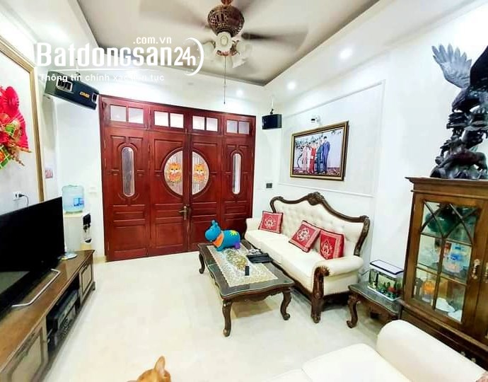 Nhà Cầu Giấy phố Phan Văn Trường phân lô, ô tô, cho thuê 17tr DTSD 35M*5T giá 8.9 tỷ