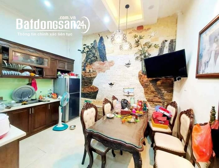 Nhà Cầu Giấy phố Phan Văn Trường phân lô, ô tô, cho thuê 17tr DTSD 35M*5T giá 8.9 tỷ