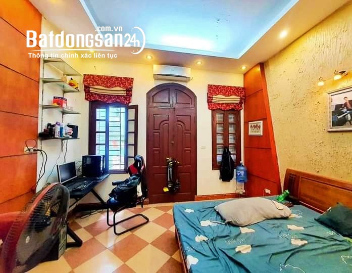 Nhà Cầu Giấy phố Phan Văn Trường phân lô, ô tô, cho thuê 17tr DTSD 35M*5T giá 8.9 tỷ