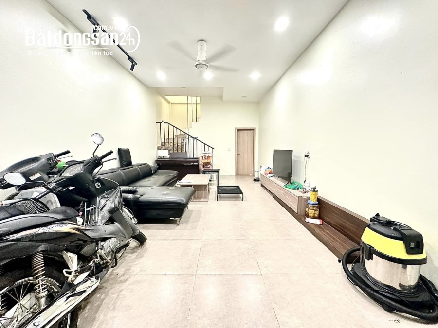 Bán Nhà Riêng Ngõ 69A Hoàng Văn Thái 42m2 x 4 Tầng, Nhà Đẹp, Ô Tô Cạnh Nhà Giá 7,x 