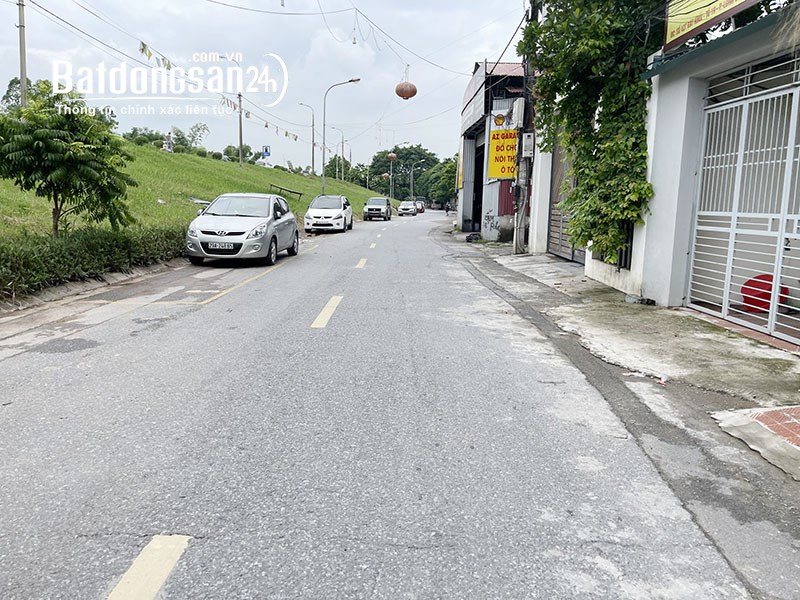 Bán đất mặt đường Bát Khối - Đoạn Chợ Thạch Bàn - DT: 248,8m2, đường 8m, phù hợp xây
