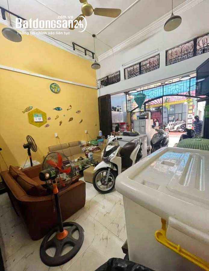 Cho thuê nhà nguyên căn Trần Quốc Hoàn Cầu Giấy 75m*4T, 2 mặt ngõ ô tô, kinh doanh
