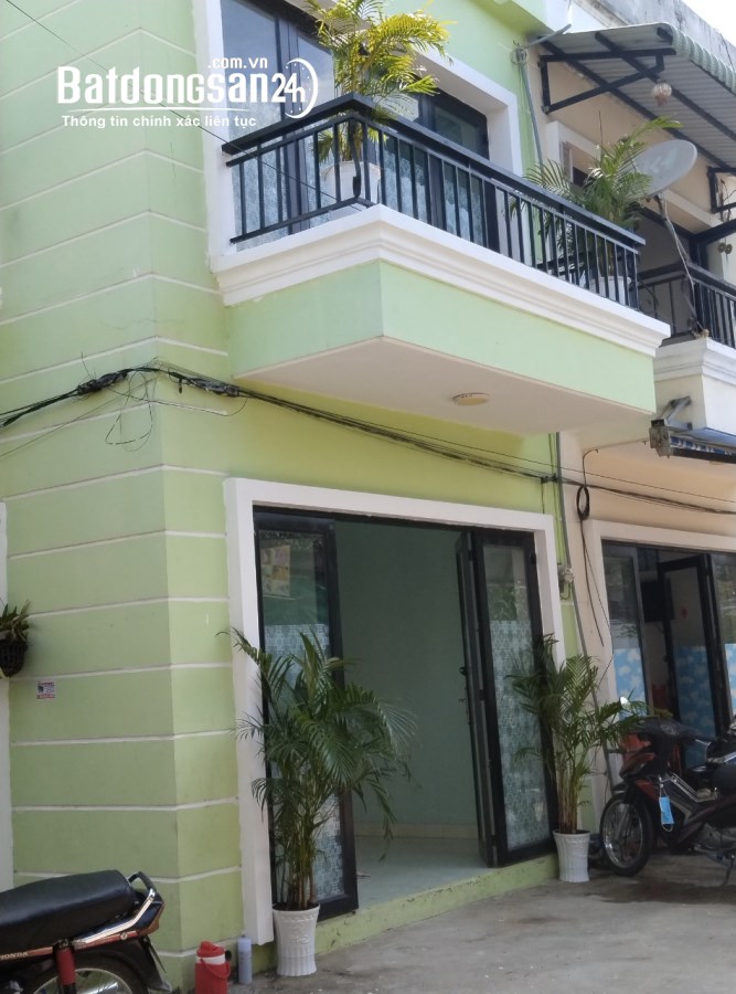 Bán nhà 2 mặt tiền, Mỹ Hạnh Nam cách Hóc Môn 6km