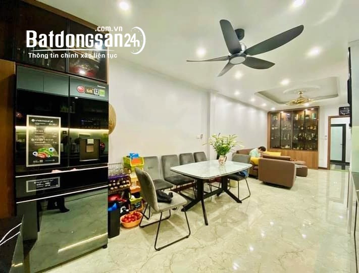 Nhà Cầu Giấy phố Nguyễn Chánh 60m x5T, vỉa hè, ô tô tránh, nhà đẹp, kinh doanh đỉnh