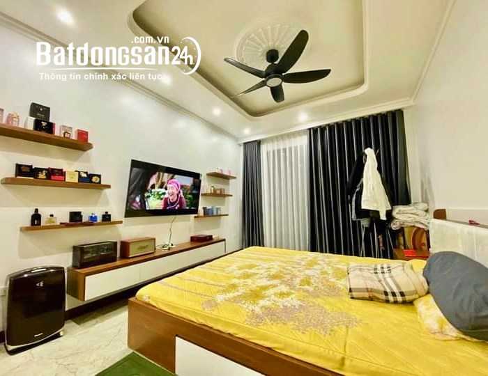 Nhà Cầu Giấy phố Nguyễn Chánh 60m x5T, vỉa hè, ô tô tránh, nhà đẹp, kinh doanh đỉnh