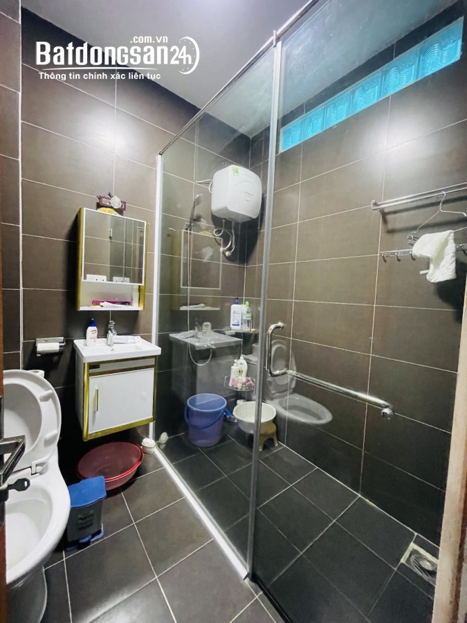 Chủ đi định cư bán gấp nhà An Dương Vương Quận 5,Hẻm 3m đang cho thuê 15tr/tháng.