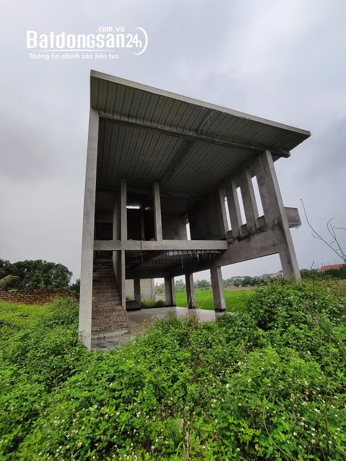 BÁN ĐẤT TẶNG  NHÀ THÔ 2 TẦNG KHÔNG KHÍ THOÁNG MÁT TRONG LÀNH