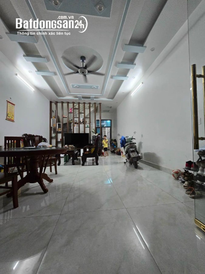 Bán nhà ngõ đường Nguyễn Lương Bằng, TP HD, 94.2m2, mt 5.39m, 3 ngủ, ngõ oto thông
