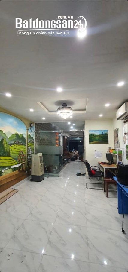 Bán nhà Chu Huy Mân, Long Biên,có sân trước sau nhà – ô tô 7 chỗ vào nhà ,95m2, 8tỷ