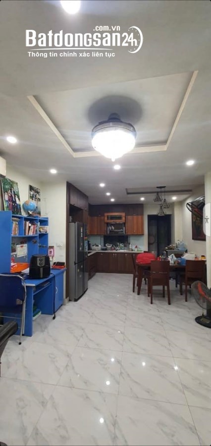 Bán nhà Chu Huy Mân, Long Biên,có sân trước sau nhà – ô tô 7 chỗ vào nhà ,95m2, 8tỷ