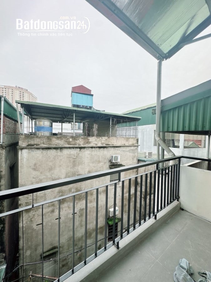 Bán nhà Thạch Bàn , Long biên, ngõ to, có sân trước nhà , 45m2 ,4 tỷ 