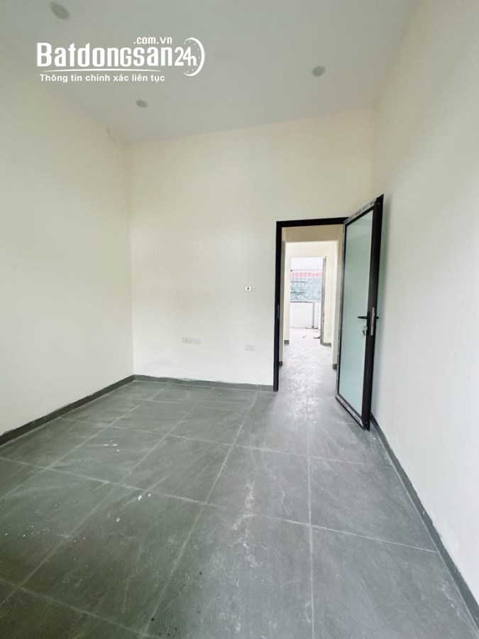 Bán nhà Thạch Bàn , Long biên, ngõ to, có sân trước nhà , 45m2 ,4 tỷ 