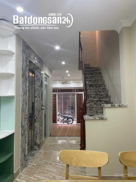 Bán nhà phố Kẻ Tạnh Giang Biên, gara ô tô, thang máy, ở sướng - Siêu phẩm nhà phố