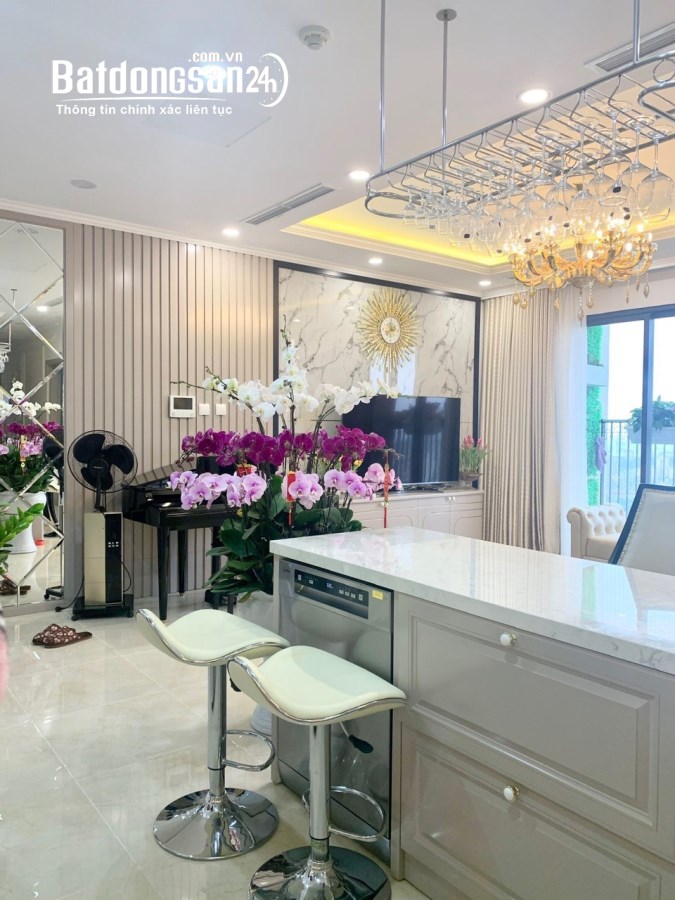 Cho thuê căn góc 3 ngủ tòa C7, DT rộng 110m2, chung cư Vinhomes D'Capital, đủ đồ đẹp 