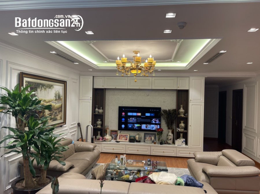 Chính chủ cho thuê căn hộ chung cư Petrowaco 97 Láng Hạ căn tầng cao 170m2, 4PN full 