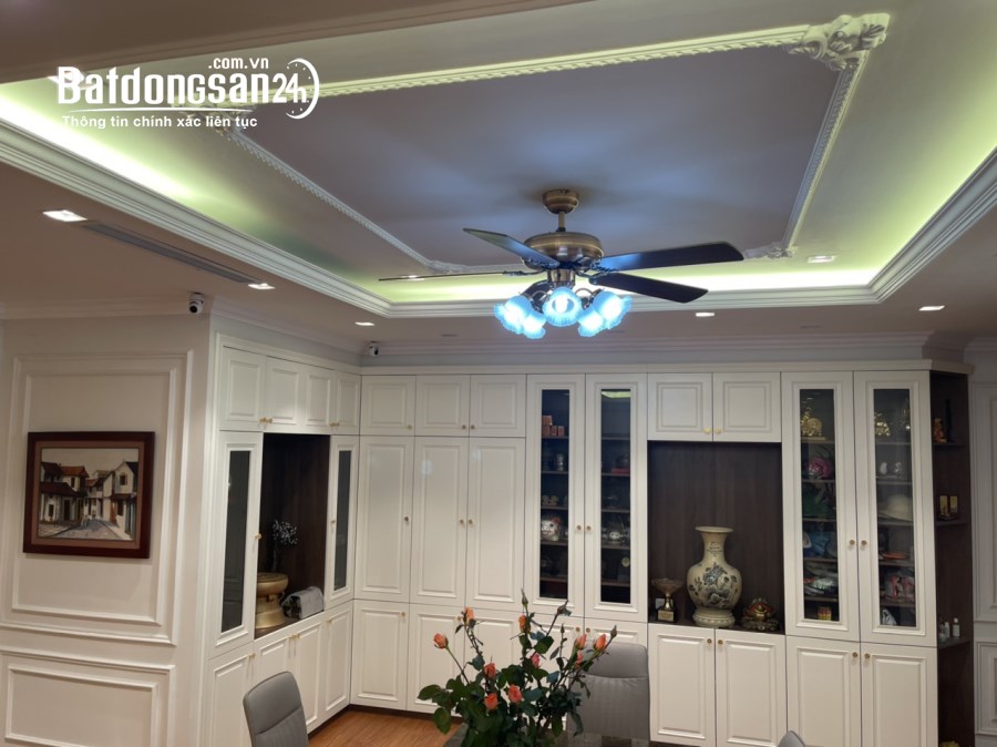 Chính chủ cho thuê căn hộ chung cư Petrowaco 97 Láng Hạ căn tầng cao 170m2, 4PN full 