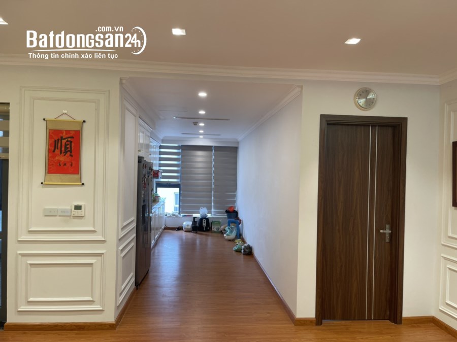 Chính chủ cho thuê căn hộ chung cư Petrowaco 97 Láng Hạ căn tầng cao 170m2, 4PN full 