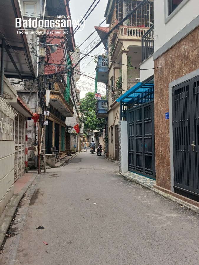 Bán đất phố Thanh Am quận L.Biên. Ngõ thông, mặt tiền rộng, ô tô vào nhà 75m2 ~ 6,6tỷ