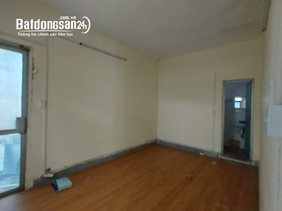 Cho thuê phòng 38m2 Láng Hạ. Điện rẻ 3400, làm VP, spa