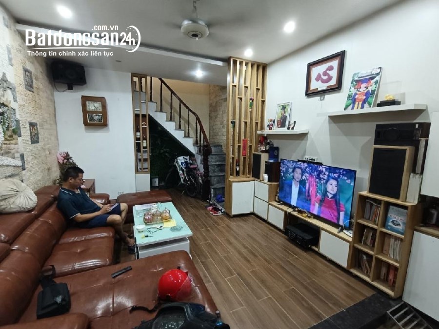 Bán nhà Quận Hai Bà Trưng . ngõ to kinh doanh , giá 4.39 tỷ 