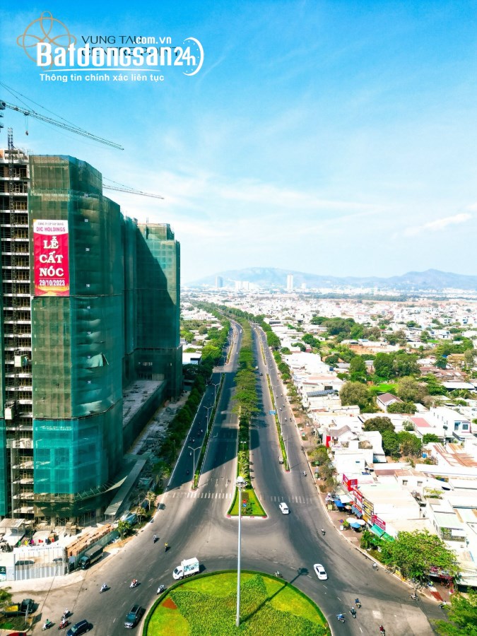 Duplex 3 phòng ngủ view biển 4 mặt tiền đường, Chí Linh center, Đường 2/9