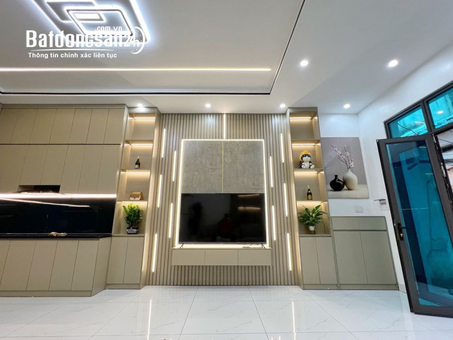 Nội Thất Xịn - Nhà Mặt Ngõ Rộng Trần Khát Chân, DT 42.4m² x 3 tầng, Mua Về Ở Luôn