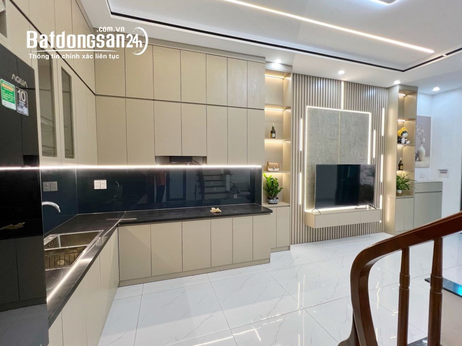 Nội Thất Xịn - Nhà Mặt Ngõ Rộng Trần Khát Chân, DT 42.4m² x 3 tầng, Mua Về Ở Luôn