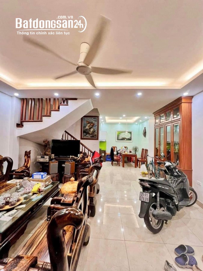 Bán Phân lô Nguyễn Khánh Toàn, Cầu Giấy - ô tô vào nhà: 50m2 ngang 5,4m, 5 tầng