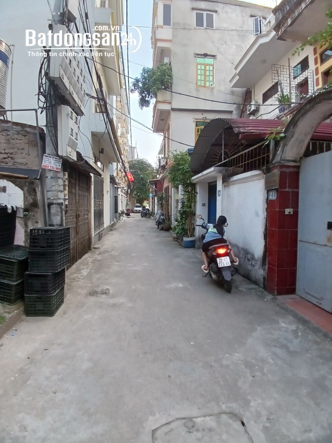 Bán đất Đức Giang, Long Biên, gần phố, ô tô vào nhà. 46m2 giá 5,35 tỷ