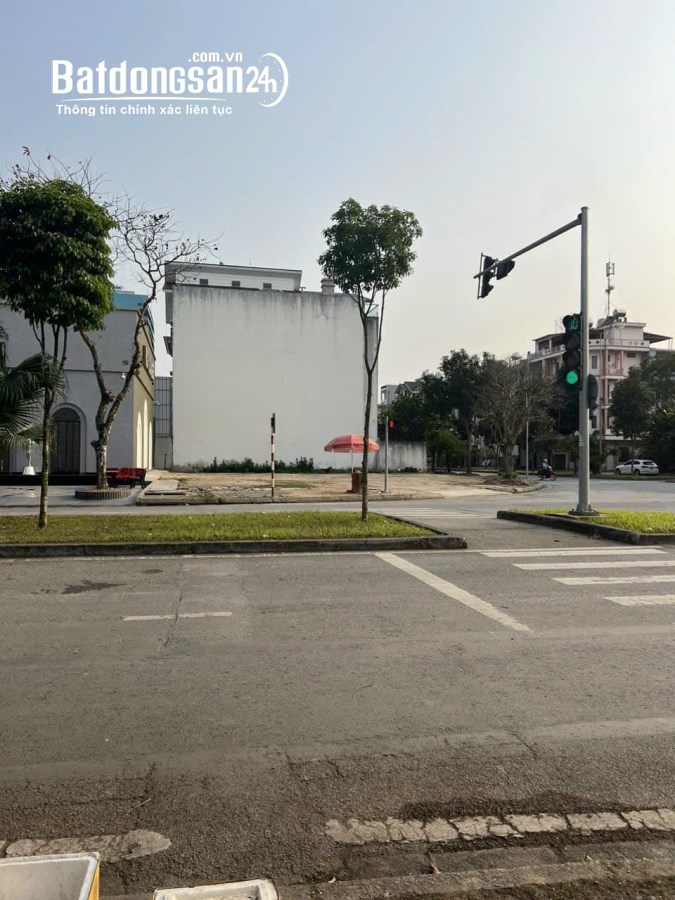 Bán đất mặt đường đôi Phạm Văn Đồng, ph Thanh Bình, TP HD, 80m2, KD tốt, mt 4m