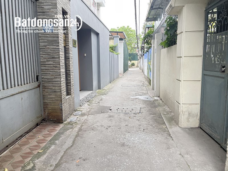 Cần bán lô góc 44,8m2 đất trong ngõ 105 Thanh Am. Đường xe moning vào đất