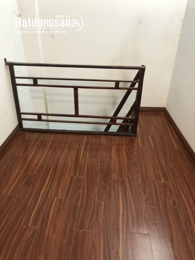 Cho thuê nhà trong trung tâm TP (Hẻm 220 Quận 3)