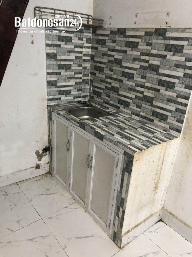 Cho thuê nhà trong trung tâm TP (Hẻm 220 Quận 3)