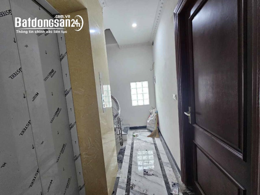 Bán tòa nhà CCMN Tam Khương Đống Đa 7T thang máy ô tô lô góc gần phố