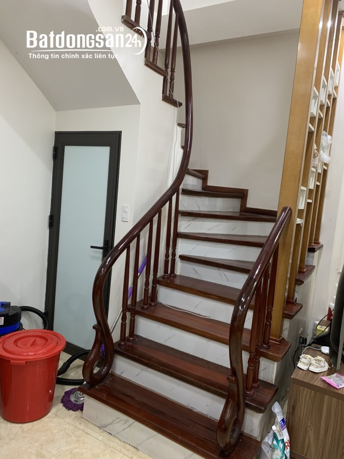 Bán nhà phố Văn Trì, Bắc Từ Liêm, ô tô đỗ cổng 5 tầng*3 ngủ* ở hoặc cho thuê rất tốt.