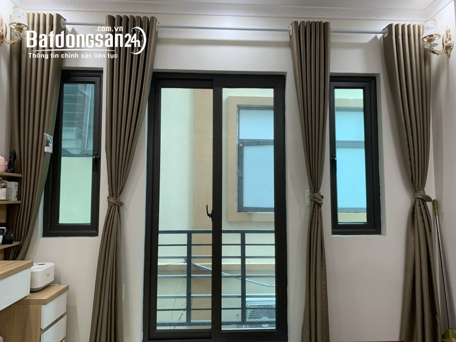 Bán nhà phố Văn Trì, Bắc Từ Liêm, ô tô đỗ cổng 5 tầng*3 ngủ* ở hoặc cho thuê rất tốt.