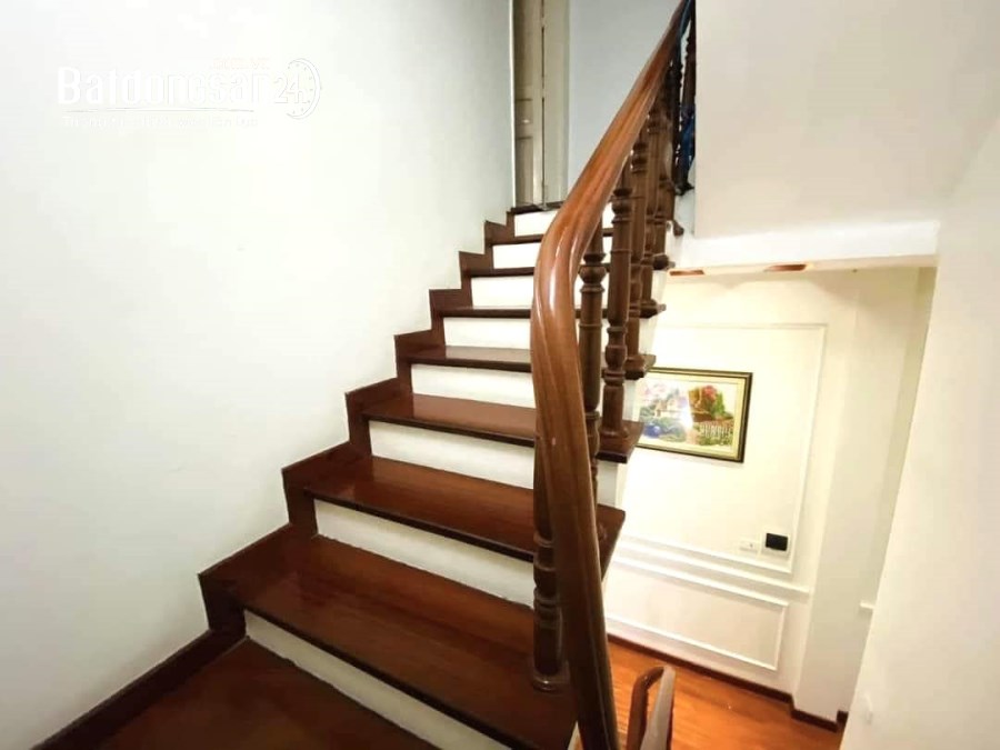 Bán nhà Đường Láng Đống Đa 44m2*5T ngõ 3 gác  2 thoáng tặng full nội thất