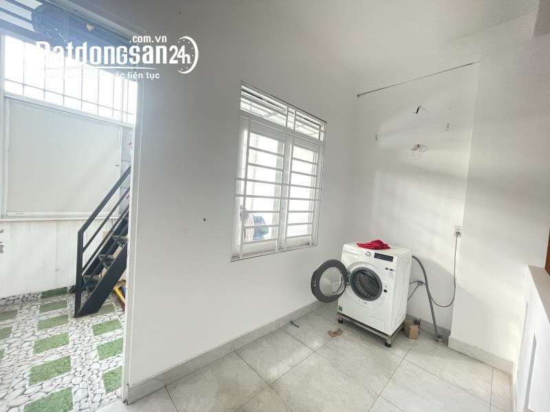 Bán nhà khu Ngã Tư Bảy Hiền - Tân Bình - 65m2 chỉ hơn 5 tỷ - 3 tầng BTCT