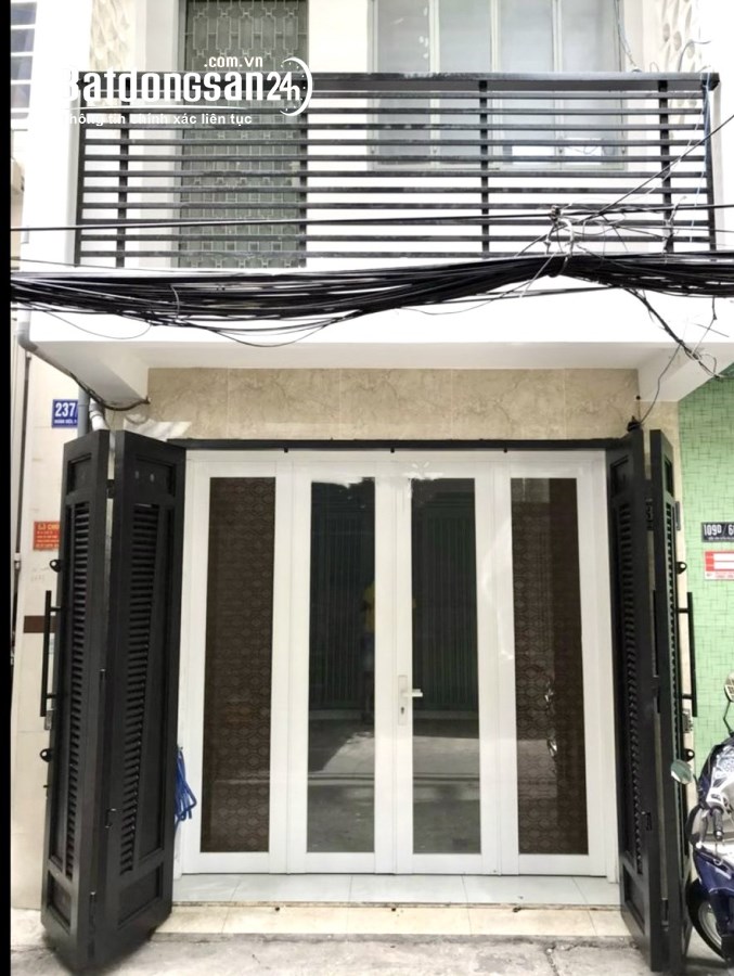 Bán nhà 2 lầu hẻm xe hơi Hoàng Diệu P8 Q4 nhà trống giao ngay