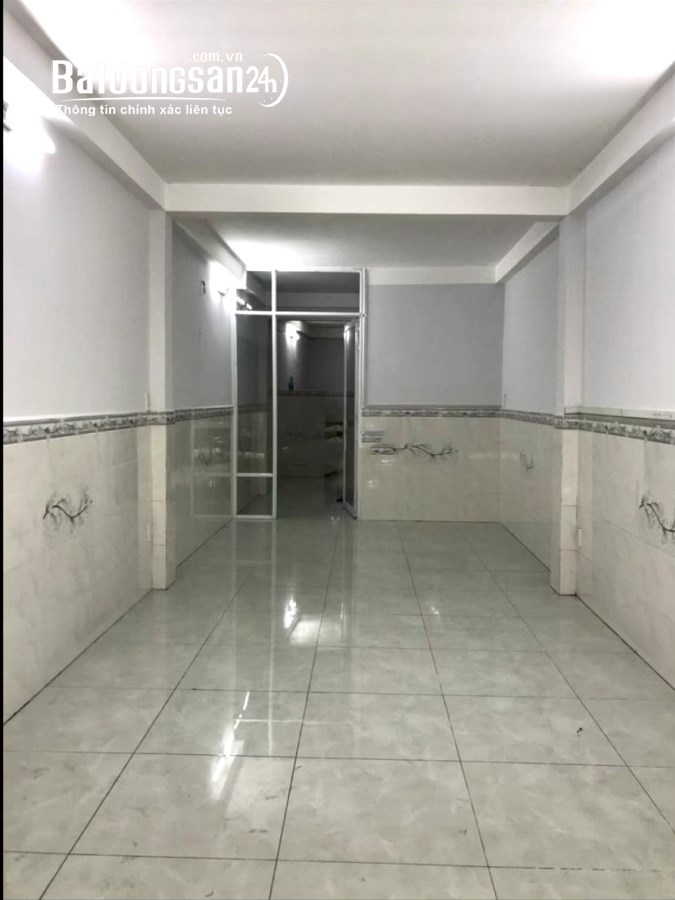 Bán nhà 2 lầu hẻm xe hơi Hoàng Diệu P8 Q4 nhà trống giao ngay