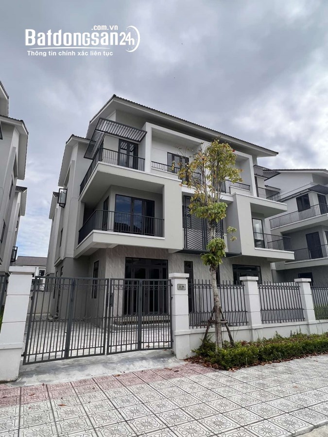 Chính chủ bán gấp song lập 180m2 sẵn nhà 3 tầng Centa Riverside VSIP rẻ hơn 1 TỶ