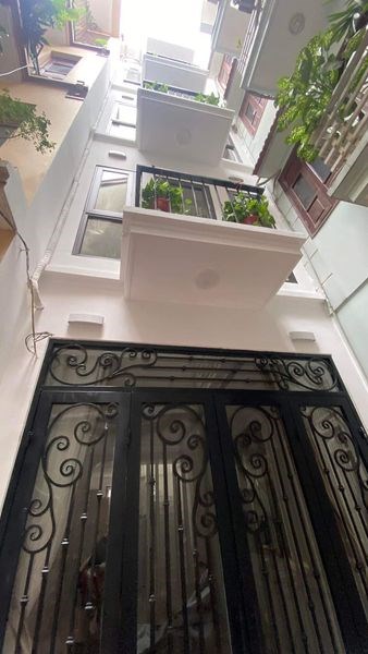    NHÀ MỚI KENG _ GỐC ĐỀ _ MINH KHAI _ 38M*5 TẦNG _ GIÁ 5.58 TỶ.